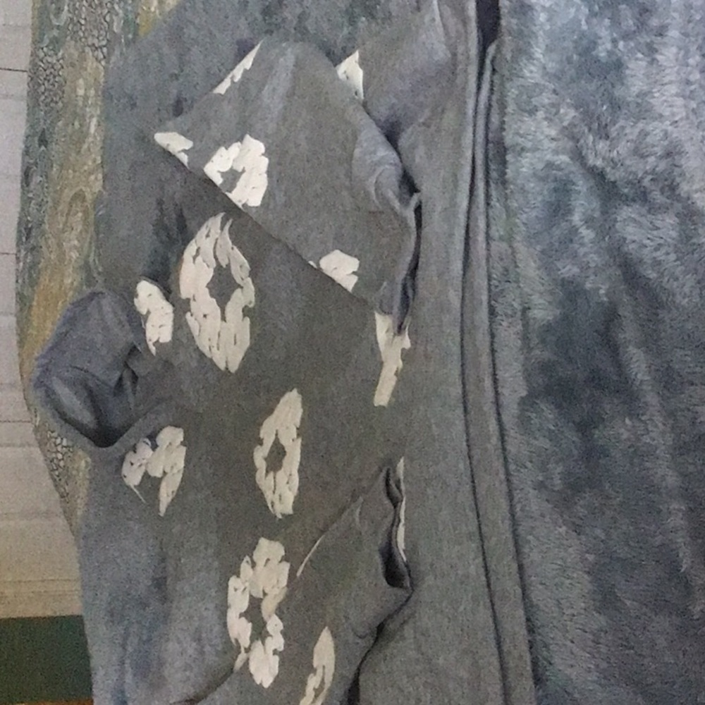 Hoodie Sweatshirt with puff flowers